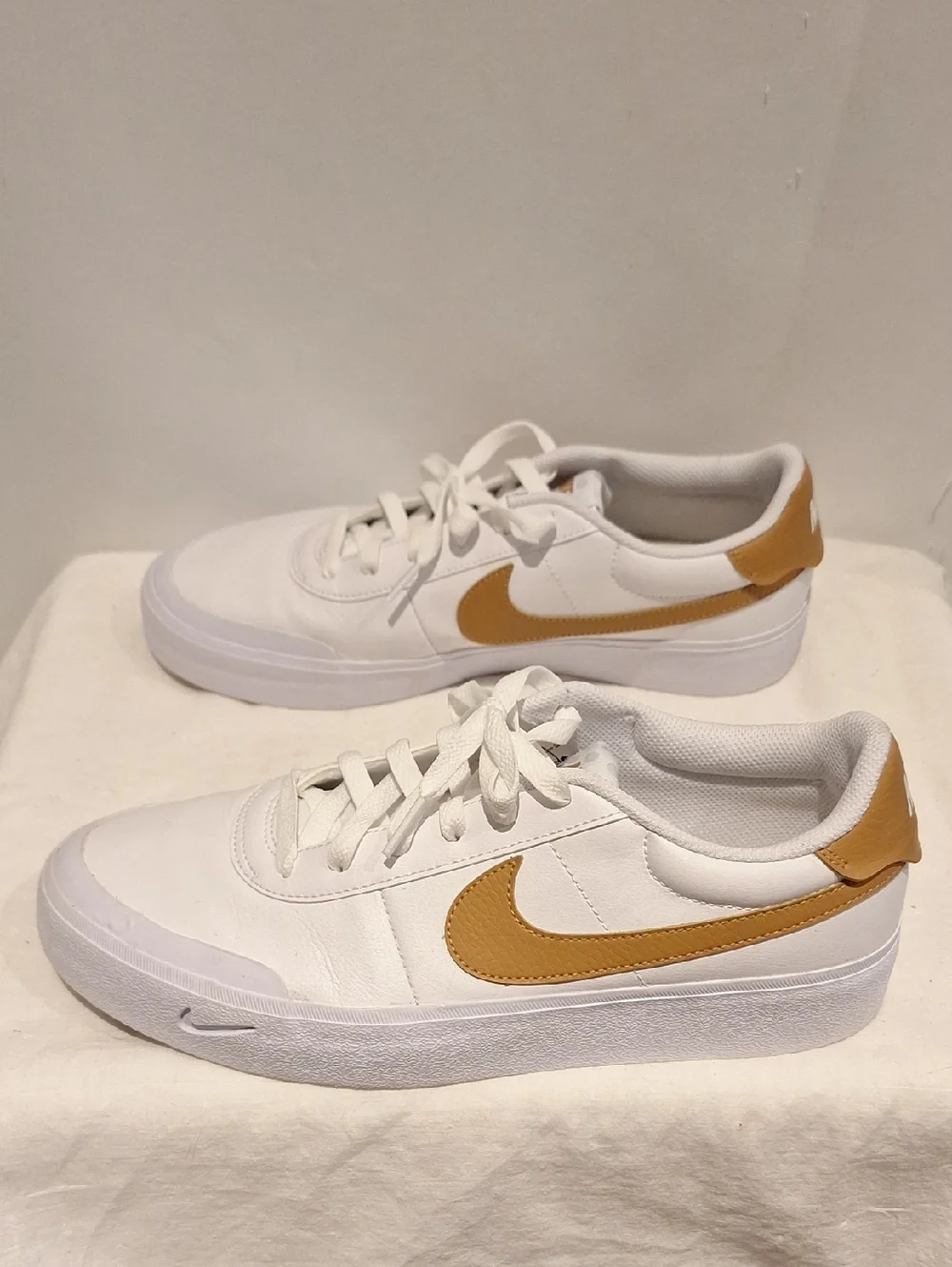 Nike Men’s Court Shot In White And Flax Sneakers Size 9